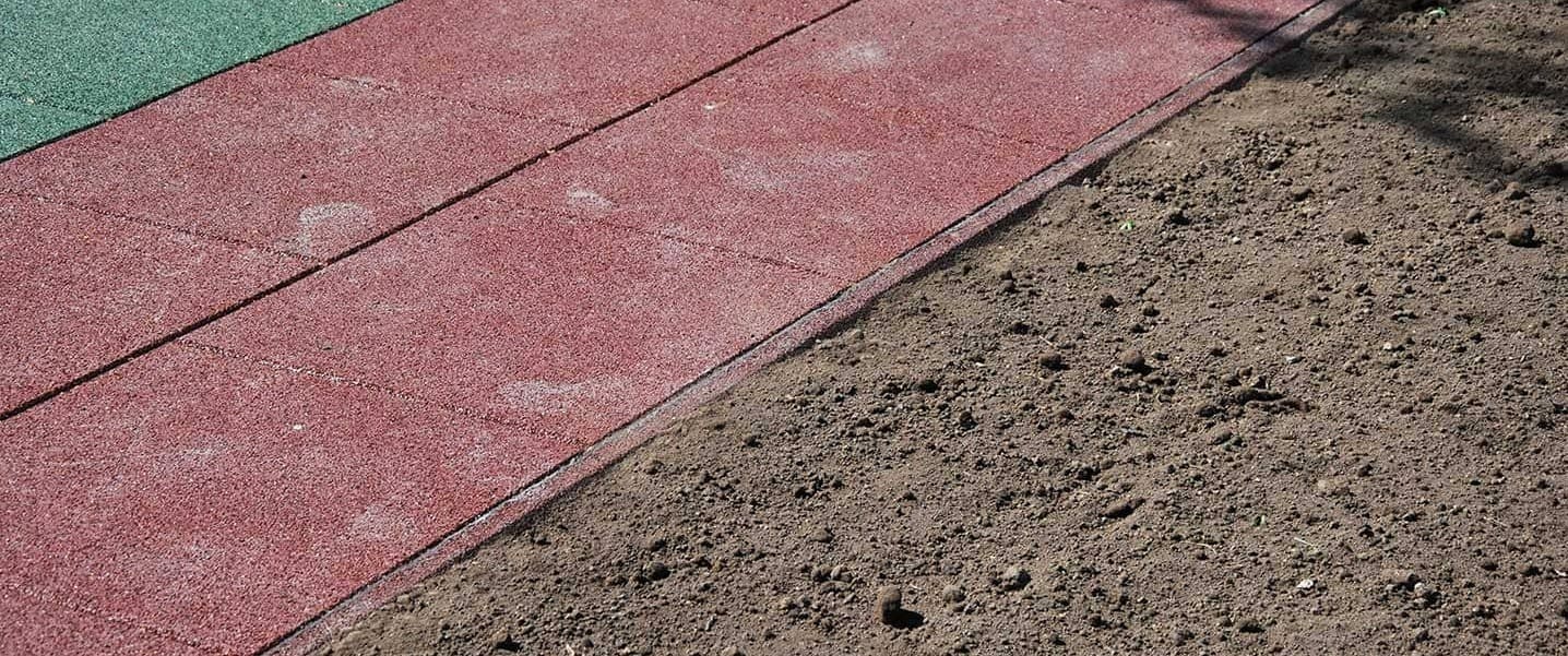 Fallschutzplatte FX verlegen auf Sand-Boden